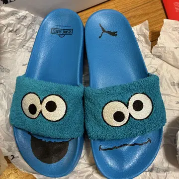 푸마 세서미 스트릿 쿠키 몬스터 콜라보 샌들 PUMA