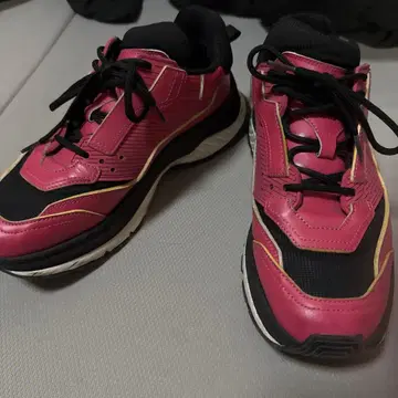 Berluti 핑크 블랙 스니커즈