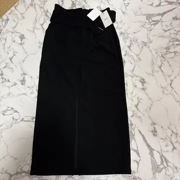 MURUA 블랙 타이트 스커트 S 사이즈 슬릿 포함