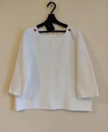 새상품 ZARA 자라 화이트 컬러 상의 A라인
