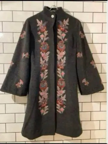 [ GRACE CONTINENTAL ] 새상품급 자수 울 코트!