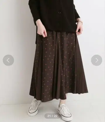 이에나 도트 패널 플레어 스커트 브라운