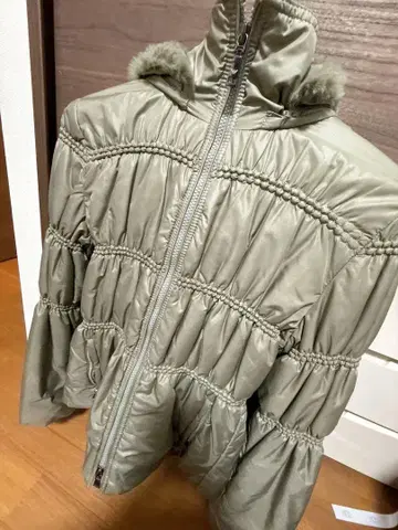 EMPORIO ARMANI 후드 부착 다운 자켓
