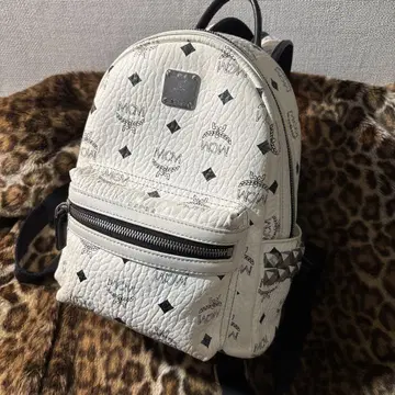 MCM 화이트 로고 스터드 백팩