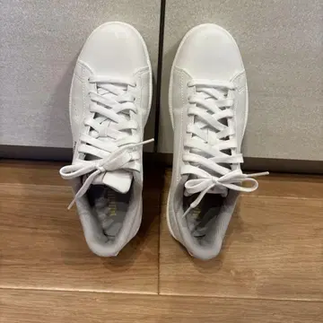 PUMA 화이트 스니커즈