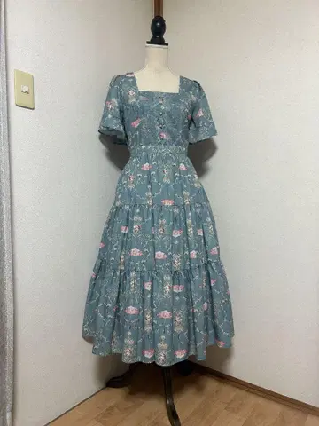 axes femme 레인 로즈 패턴 원피스
