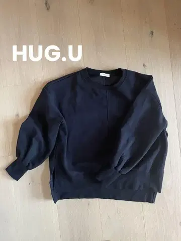 HUG.U 미 실루엣 맨투맨