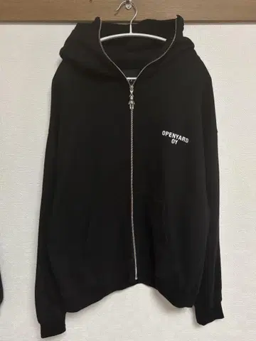 OY 귀 달린 뒷면 프린트 지퍼 후드티 블랙 F