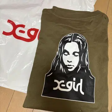 x-girl 그래픽 T셔츠 올리브