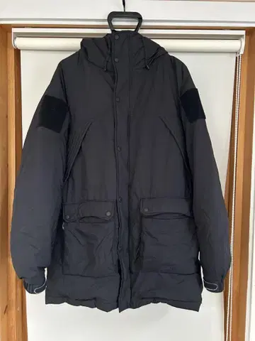 f/ce. 블랙 다운 자켓 후드 부착