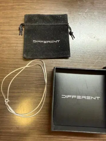 DIFFERENT 목걸이 실버 53cm