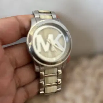 Michael Kors 실버 아이보리 시계