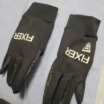 FIXER 블랙 장갑 핏감 있음