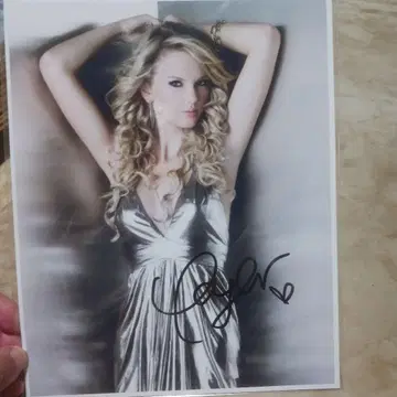 Taylor Swift 사인 포함 사진