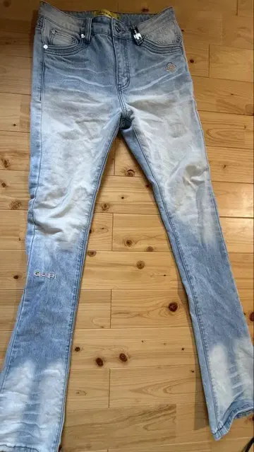 GUAPI 라이트 블루 데님 슬림 핏