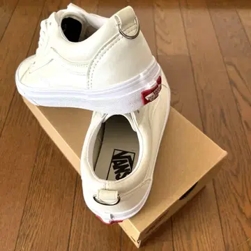 VANS 화이트 스니커즈 버클 포함