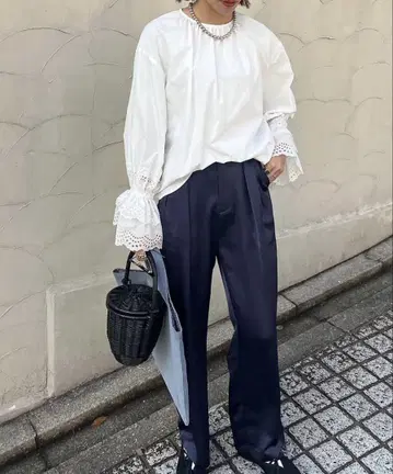 bow.a 보우에 더블 턱 새틴 팬츠 SATINPANTS 네이비