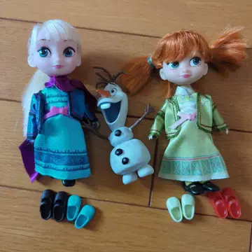 안나와 엘사의 인형 세트 올라프 포함