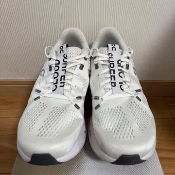 On Cloudsurfer 화이트 스니커즈 27.5cm