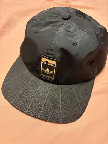 adidas 블랙캡 로고 포함