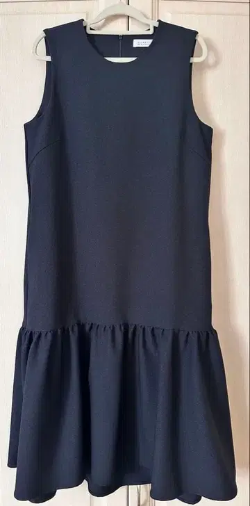 BARNEYS NEW YORK 네이비 슬리브리스 원피스 38