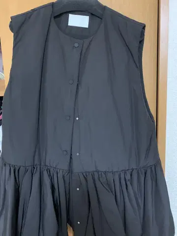 CLIFORD 블랙 플레어 베스트
