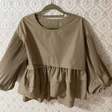 볼륨 소매 베이지 가을 프릴
