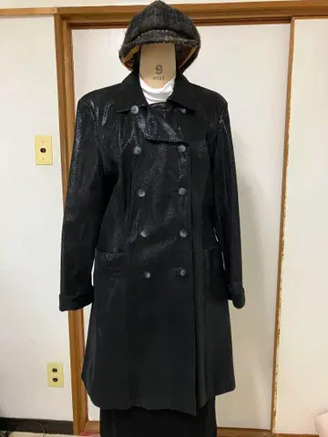 피크 스웨이드, 트렌치풍 코트