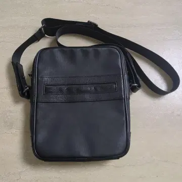 새상품급 던힐 가죽 블랙 숄더백