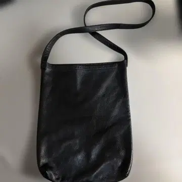 핸더 스킴 블랙 가죽 숄더백