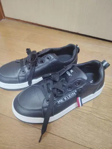 MK KLEIN 블랙 스니커즈
