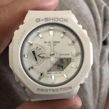 G-SHOCK 화이트 디지털 워치
