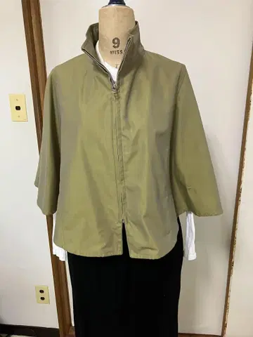 올리브 그린 케이프 코트