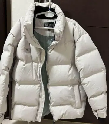 GUESS 화이트 다운 자켓 L 사이즈