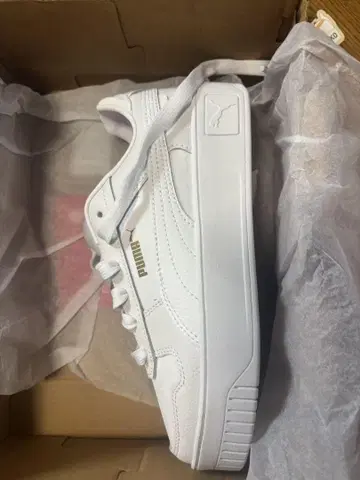 PUMA 화이트 스니커즈
