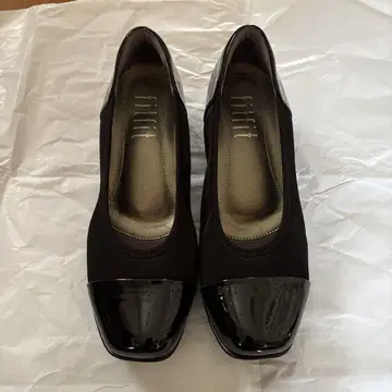 블랙 플랫펌프스