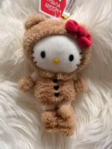 헬로키티전 50주년 한정판 마스코트 키링 곰 수트