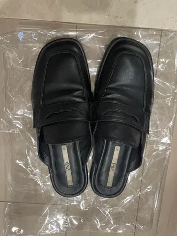 ZARA 블랙 가죽 뮬