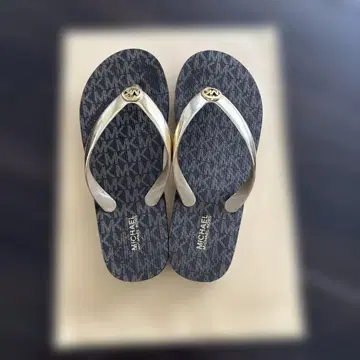 MICHAEL KORS 네이비 플립플랍 샌들