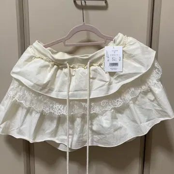ACLENT 화이트 플레어 스커트 F
