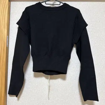 LEINWANDE 블랙 크롭 니트