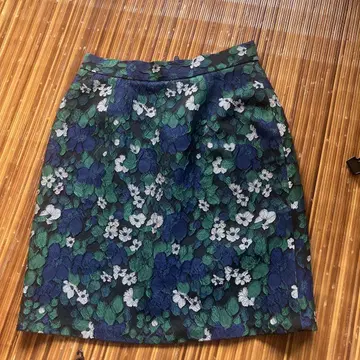 꽃무늬 타이트 스커트