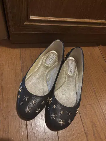 지미 추 블랙 스타 스터드 플랫슈즈