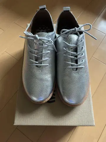 MINNETONKA 실버 레이스업 슈즈