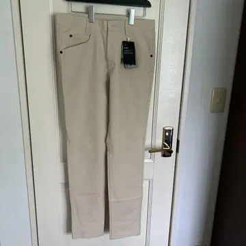 new balance 베이지 스트레이트 팬츠 미사용 새상품 M 사이즈