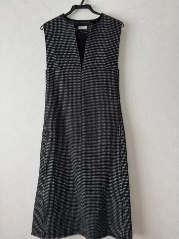 Ballsey 슬리브리스 V넥 원피스