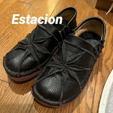 금일 한정 가격 대폭 인하 Estacion 블랙 가죽 슬립온 꽃무늬