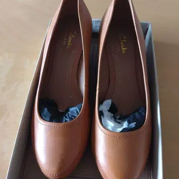 Clarks 브라운 펌프스