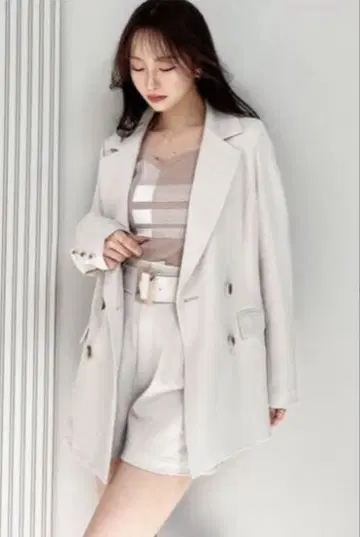 새상품급 리젝시 더블 테일러드 미디 자켓 화이트