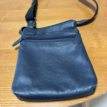 실버 레이크 클럽 숄더백 네이비 가죽